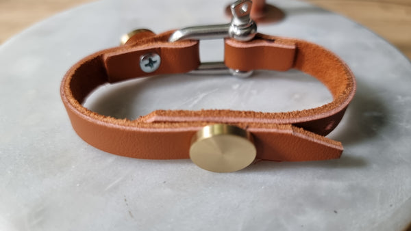 Classic car Inspired D shackle Bracelet