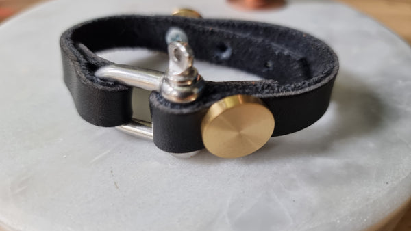 Classic car Inspired D shackle Bracelet